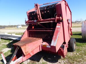 LOT 114 MF 1565 ROUND BALER 