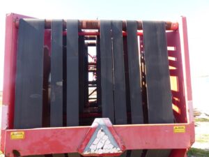 LOT 114 MF 1565 ROUND BALER 