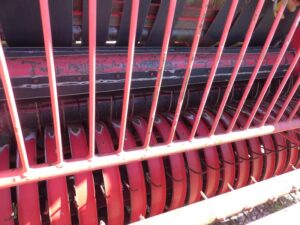 LOT 114 MF 1565 ROUND BALER 