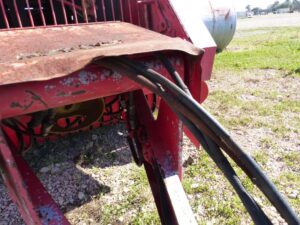LOT 114 MF 1565 ROUND BALER 