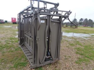 LOT 34 HD SQUEEZE CHUTE WITH VET CAGE 