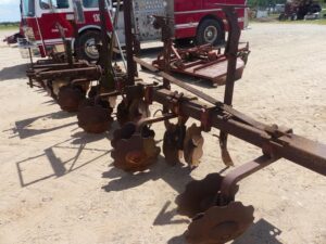 LOT 2710 BURCH 6 ROW HIPPER W/SPRAY RIG ATTACHMENT
