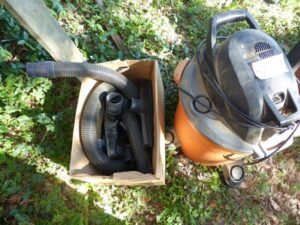 LOT 100 RIDGID 12 GALLON WETDRY VAC 