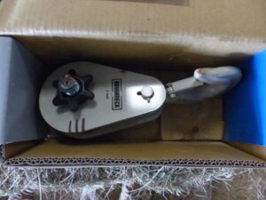 LOT 111 ROUGH NECK 3 TON HD SNATCH BLOCK