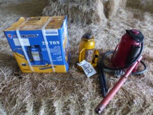 LOT 122 STRONGHOLD 20 TON AIR HYDRAULIC BOTTLE JACK (NEW IN BOX),