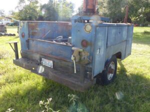 LOT 13 TRUCK BED BUMPER PULL TRAILER WITH VISE 