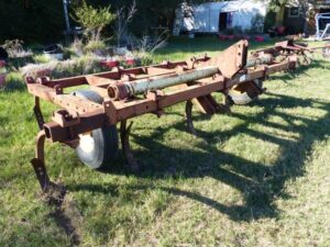 LOT 23 KRAUSE 3 PT 12 SHANK CHISEL 