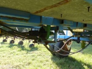 LOT 26 DUAL TANK 300 GAL SPRAY RIG WITH 34 FT BOOMS 