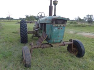 LOT 27 JD 3010 TRACTOR 