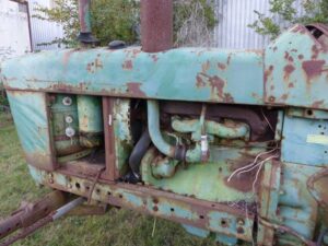 LOT 27 JD 3010 TRACTOR 