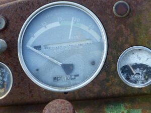 LOT 27 JD 3010 TRACTOR 