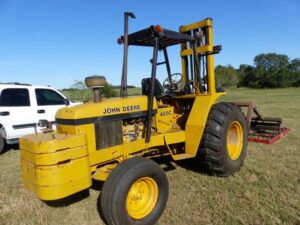 LOT 35 JOHN DEERE 80C FORKLIFT 