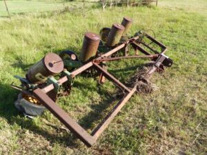 LOT 36 JD 71 4 ROW PLANTER ON LELY BAR 