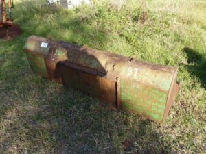LOT 37 JD QT LOADER BUCKET 