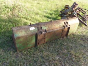 LOT 37 JD QT LOADER BUCKET 