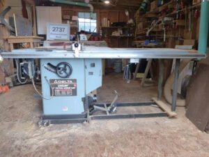 LOT 39 DELTA UNISAW 10" TILTING ARBOR SAW 