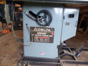 LOT 39 DELTA UNISAW 10" TILTING ARBOR SAW 