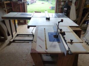 LOT 39 DELTA UNISAW 10" TILTING ARBOR SAW 