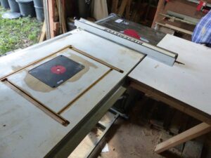 LOT 39 DELTA UNISAW 10" TILTING ARBOR SAW 