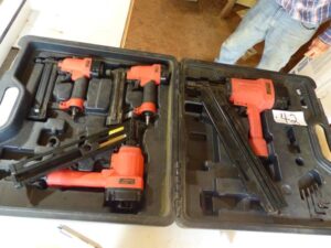 LOT 42 CAMPBELL HAUSFELD NAIL GUN SET 