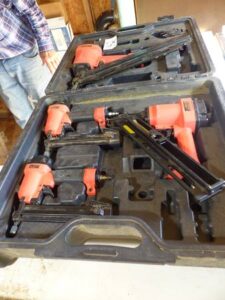 LOT 42 CAMPBELL HAUSFELD NAIL GUN SET 