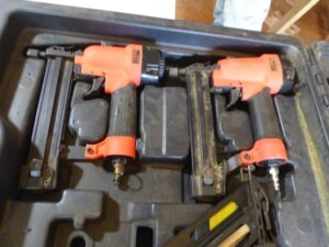LOT 42 CAMPBELL HAUSFELD NAIL GUN SET 
