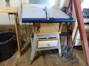 LOT 45 KLAMP TABLE MOUNTED ON RIDGID ROLLING TABLE 