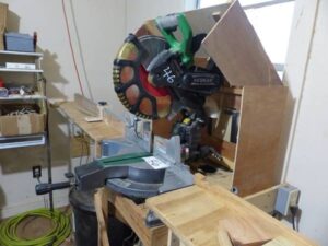LOT 46 HITACHI 12 IN COMPOUND MITER SAW 