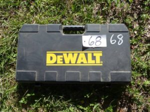 LOT 68 DEWALT MODEL DCGG571 2O VOLT CORDLESS GREASE GUN 