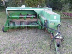 LOT 7 JD 348 SQUARE BALER 