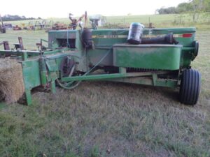 LOT 7 JD 348 SQUARE BALER 
