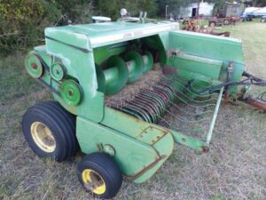 LOT 7 JD 348 SQUARE BALER 
