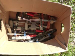 LOT 70 BOX OF MISCELLANEOUS WOOD CLAMPS 
