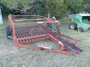 LOT 8 STEFFIN SYSTEM SQUARE BALER HAY ACCUMULATOR 