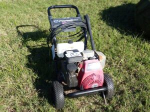 LOT 85 POWER BOSS 3000 PSI PRESSURE WASHER WITH HONDA MOTOR 