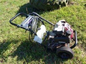 LOT 85 POWER BOSS 3000 PSI PRESSURE WASHER WITH HONDA MOTOR 