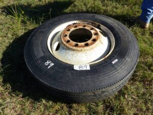 LOT 89 11R 24.5 10 HOLE TRUCK TIRE & RIM 