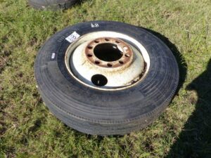 LOT 89 11R 24.5 10 HOLE TRUCK TIRE & RIM 