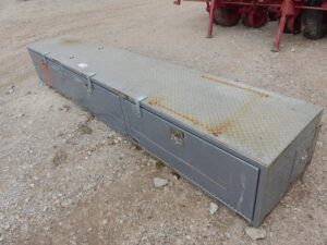 LOT 3740 11 FT 3 DOOR TRUCK TOOL BOX 1