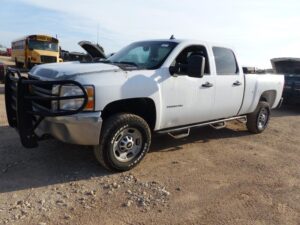 LOT 3813 2013 CHEVROLET SILVERADO 2500 HD 4X4 TRUCK 1
