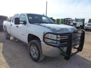 LOT 3813 2013 CHEVROLET SILVERADO 2500 HD 4X4 TRUCK 3