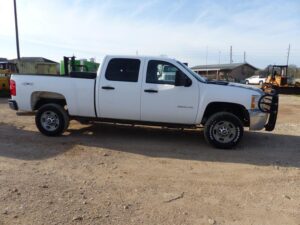LOT 3813 2013 CHEVROLET SILVERADO 2500 HD 4X4 TRUCK 6