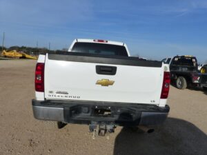 LOT 3813 2013 CHEVROLET SILVERADO 2500 HD 4X4 TRUCK 8