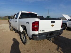 LOT 3813 2013 CHEVROLET SILVERADO 2500 HD 4X4 TRUCK 9