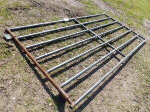 LOT 3845 10 FT PIPE GATE