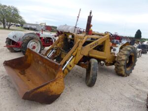 LOT 4267 CASE 580 CK TRACTOR W/FRONT END LOADER 