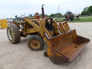 LOT 4267 CASE 580 CK TRACTOR W/FRONT END LOADER 