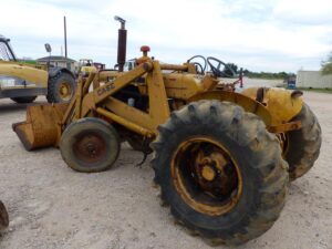 LOT 4267 CASE 580 CK TRACTOR W/FRONT END LOADER 