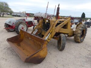LOT 4267 CASE 580 CK TRACTOR W/FRONT END LOADER 
