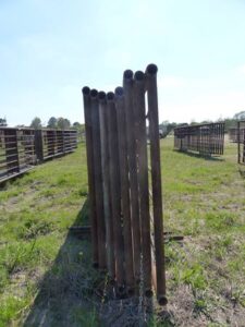 LOT 4280 8 24 FT FREESTANDING PANELS WITH 1 8 FT GATE 